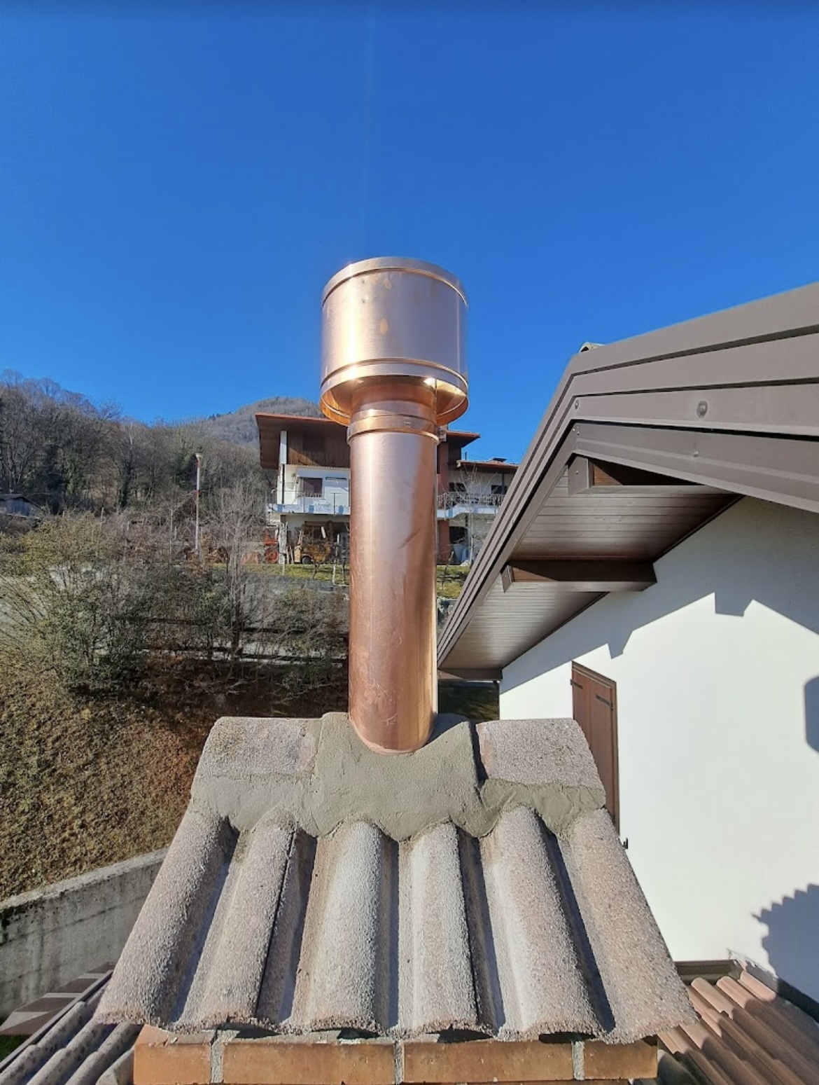 Comignolo in rame su canna fumaria prefabbricata