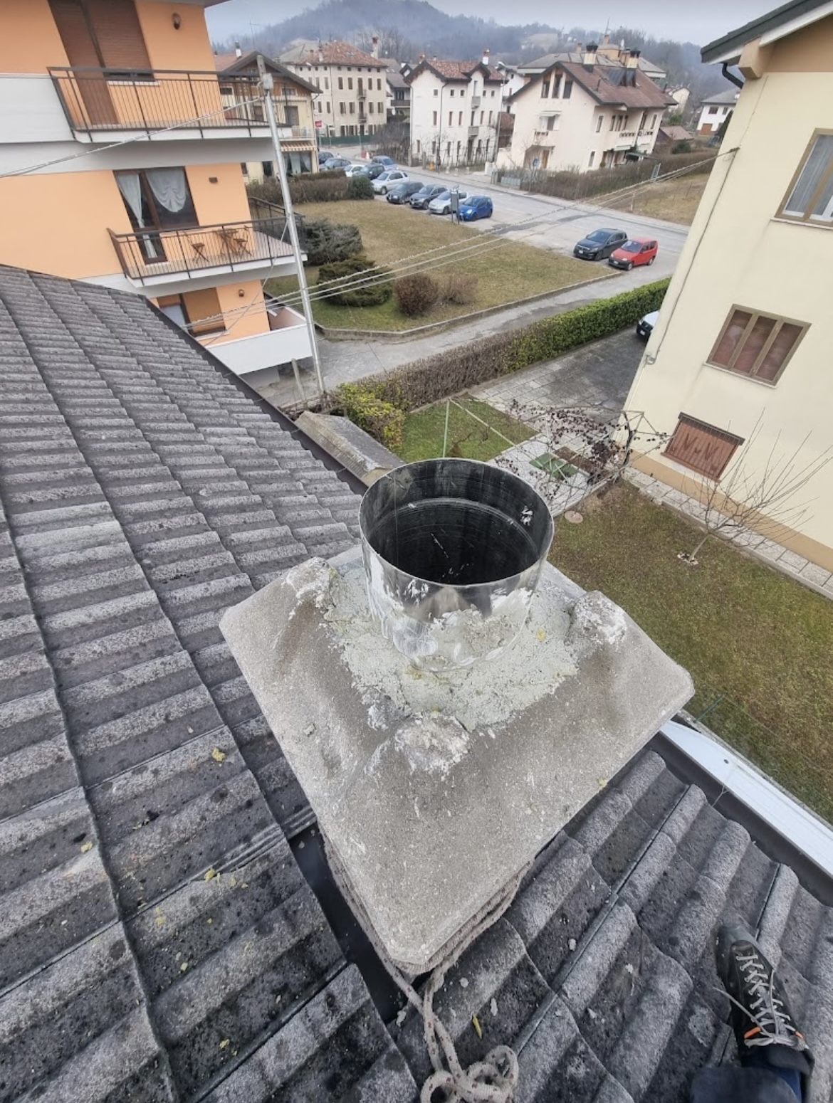 Intervento di messa in sicurezza di vecchio comignolo